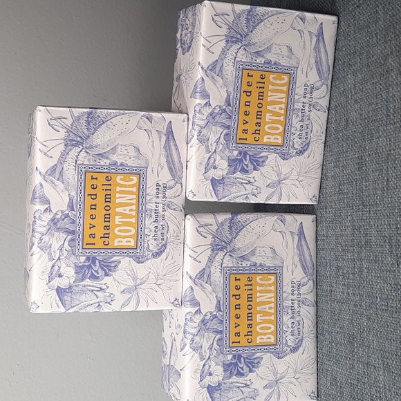 Lavender Chamomile Botanic Shea Butter Spa Bar Bath Soap Set of 3 Bars 10.5oz - Picture 1 of 5